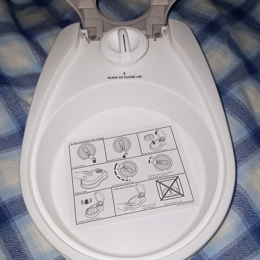 2 Automatic Pet Feeder - Picture 2 of 3
